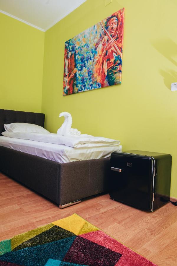 Guitar - Camere De Inchiriat Sibiu Luaran gambar
